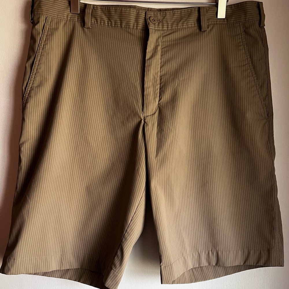 EUC Men’s Nike Tan Pinstriped Golf Shorts, 36